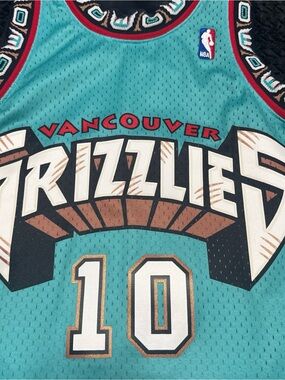 Mitchell & Ness Teal Vancouver Grizzlies #10 Retro Jersey
